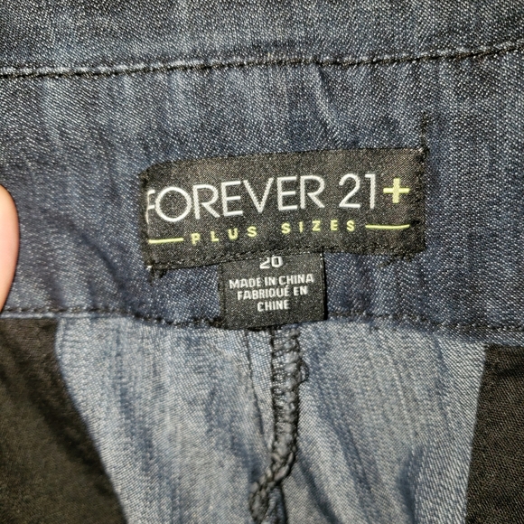Forever 21+ lightweight Jean Capris 20 - Picture 3 of 3